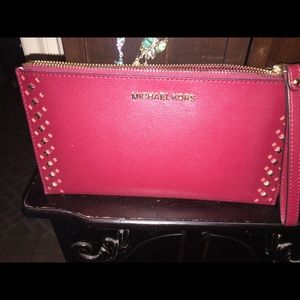 Michael Kor wristlet
